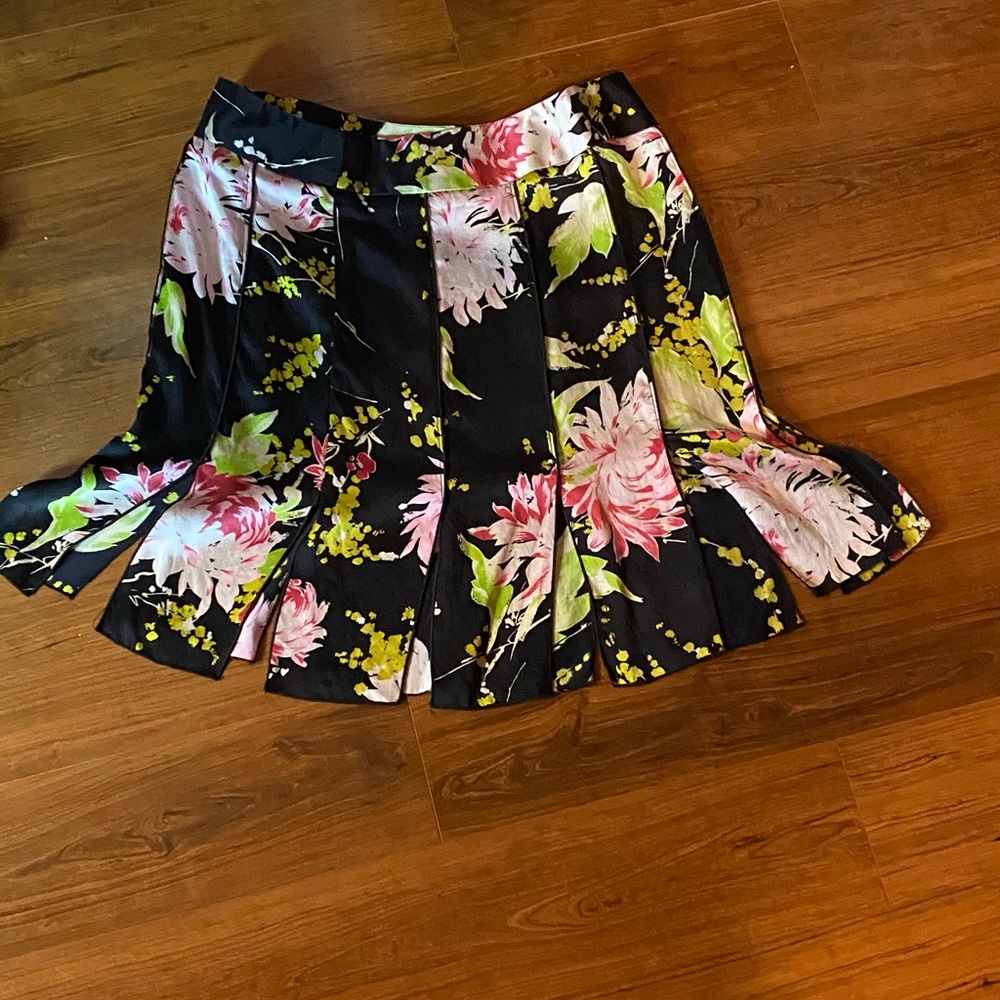 100% Silk DRAMA Skirt Size 12P Car-Wash Hem